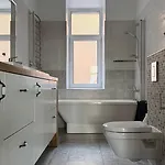 Apartment Boutique In Quiet Centre *