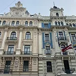 Apartment Boutique In Quiet Centre *