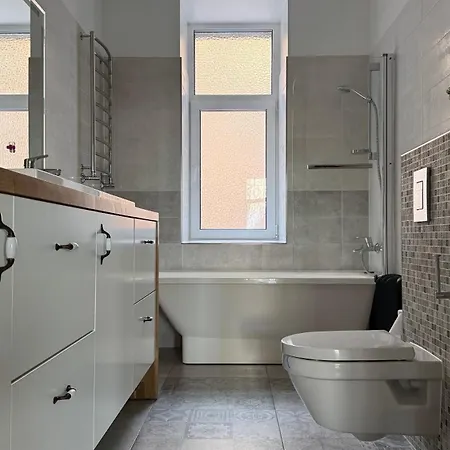 Apartment Boutique In Quiet Centre *