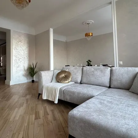 Boutique In Quiet Centre Apartment